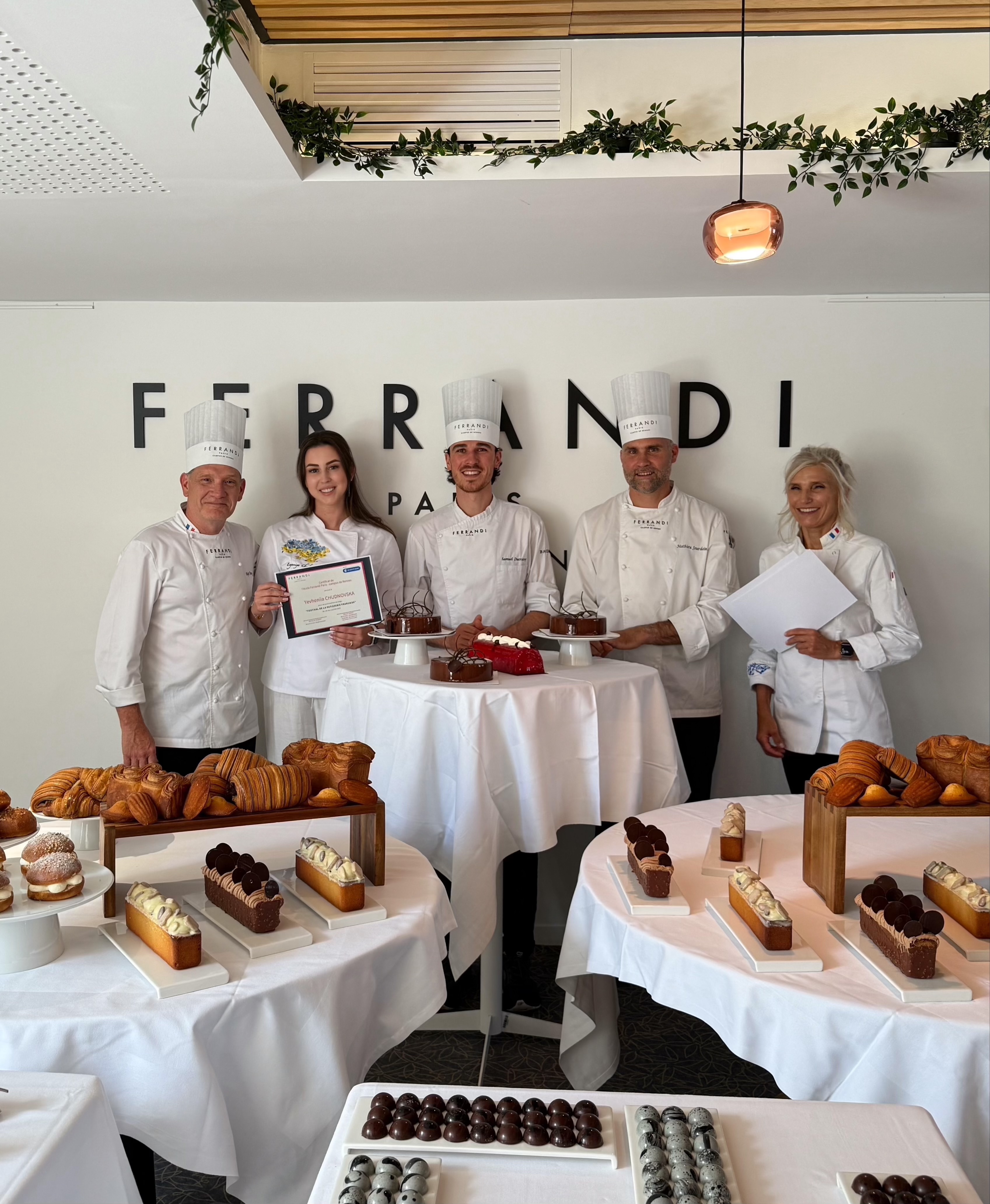 Авторський десерт Chudnovska Pastry